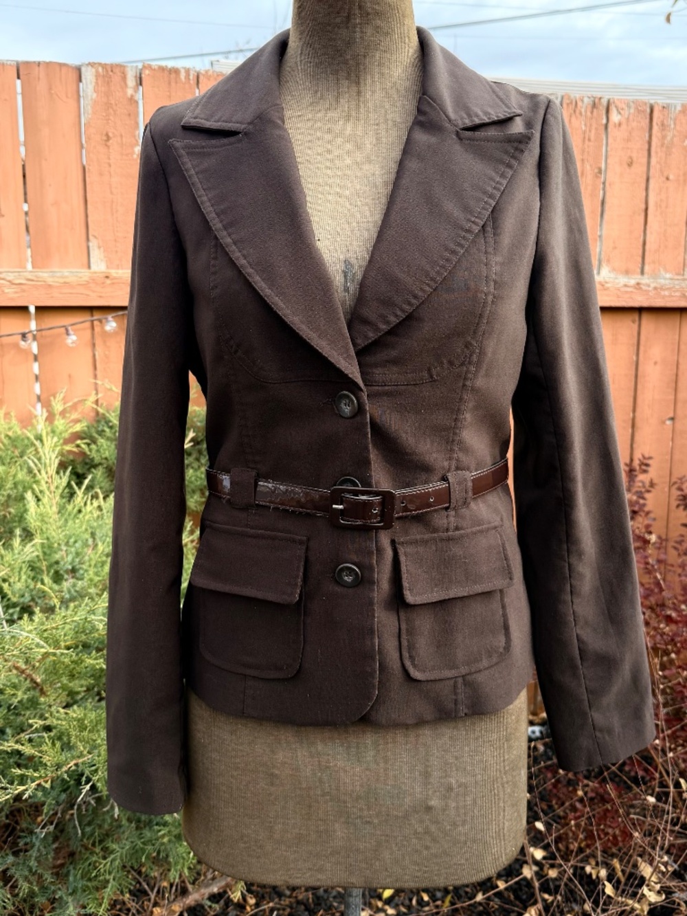Belted Chocolate brown blazer with safari/utility vibes 🤎